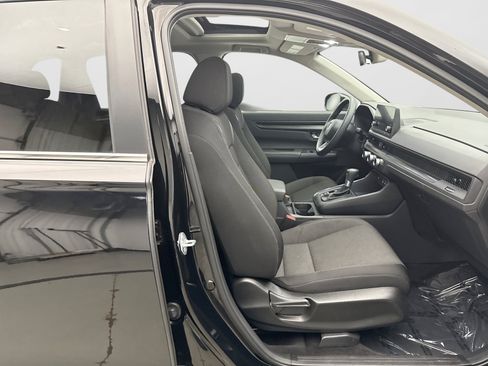 Used 2025 Honda CR-V EX image 16