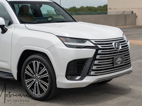 Used 2026 Lexus LX 600 4WD w/ Accessory Package (2T) image 31