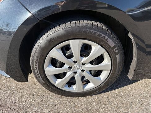 Used 2022 Toyota Corolla LE image 33