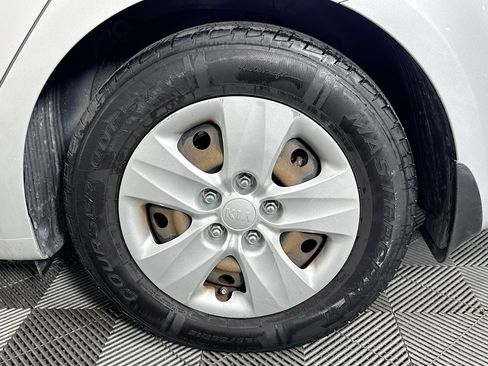 Used 2017 Kia Forte LX image 34