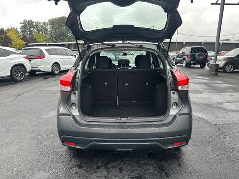 Used 2018 Nissan Kicks S FWD image 11