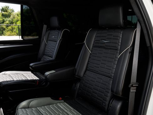 Used 2025 Cadillac Escalade V AWD/4WD image 33