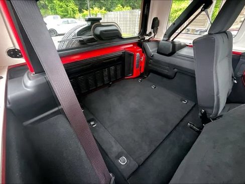 Used 2025 Jeep Wrangler Unlimited Sahara AWD/4WD image 28