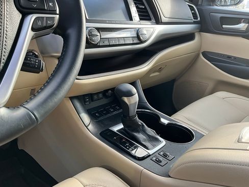 Used 2017 Toyota Highlander XLE image 20