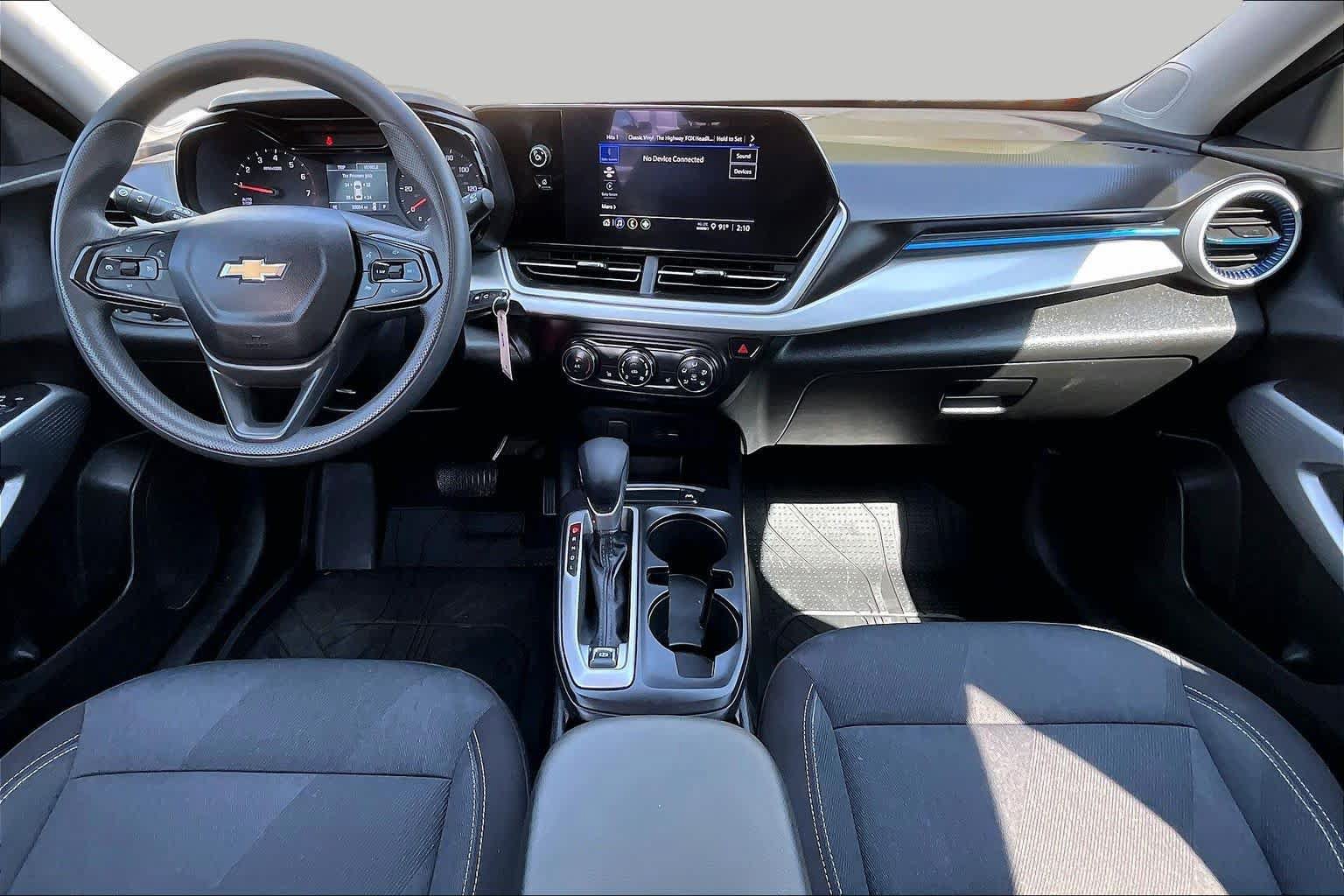 Used 2025 Chevrolet Trax LS w/ LS Convenience Package FWD image 14