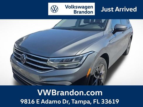 Certified 2022 Volkswagen Tiguan SE w/ Panoramic Sunroof Package image 1