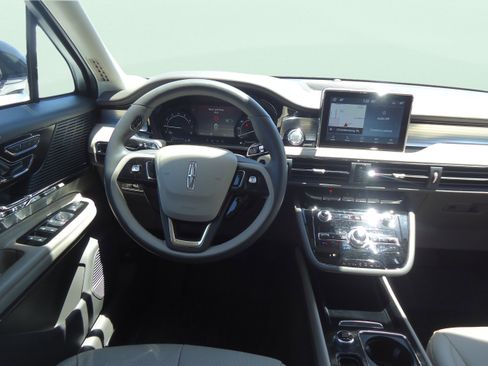 Used 2022 Lincoln Corsair AWD w/ Equipment Group 101A image 11