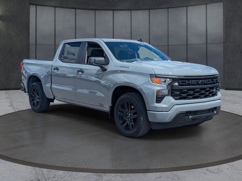 Used 2025 Chevrolet Silverado 1500 Custom image 8
