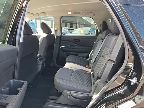 Certified 2025 Nissan Pathfinder S image 19