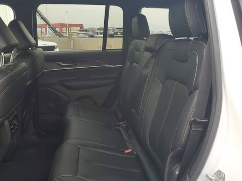 New 2025 Jeep Grand Cherokee Limited image 15