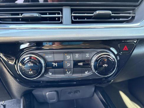 Used 2025 Chevrolet Trax LT w/ Driver Confidence Package image 25