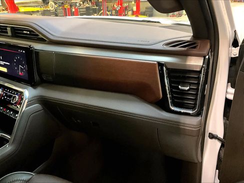 Used 2024 GMC Sierra 1500 Denali w/ Denali Reserve Package image 13