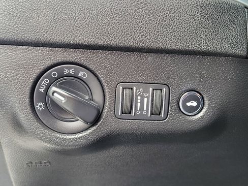 Used 2020 Dodge Charger SXT RWD image 16