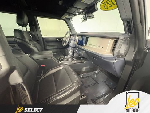 Used 2025 Ford Bronco Outer Banks AWD/4WD image 9