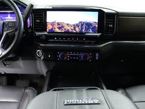Used 2024 Chevrolet Silverado 3500 High Country w/ Technology Package AWD/4WD image 18