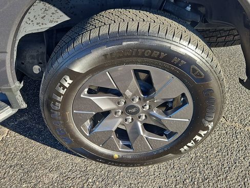 Used 2023 Ford F150 Lightning Lariat image 32