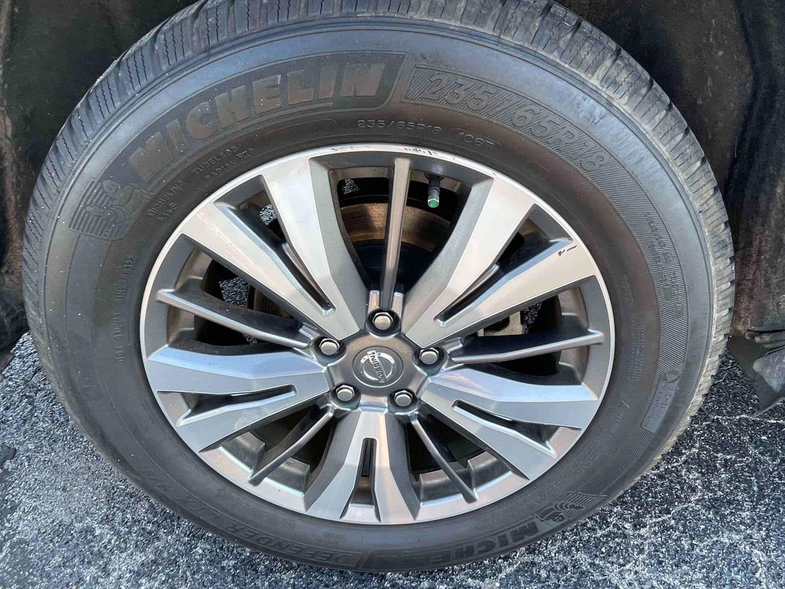 Used 2019 Nissan Pathfinder SL FWD image 11