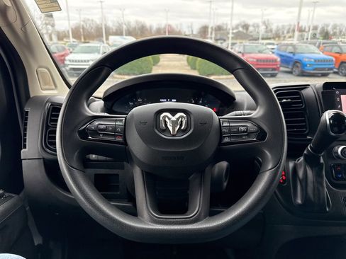 Used 2025 RAM ProMaster 2500 w/ Convenience Group image 11