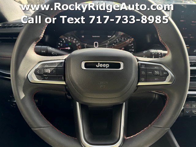 Used 2025 Jeep Compass Trailhawk AWD/4WD image 11