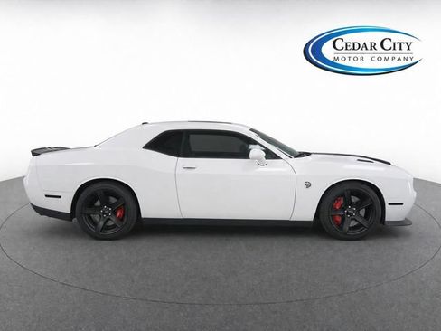 Used 2017 Dodge Challenger SRT Hellcat RWD image 8