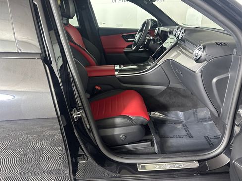 Used 2025 Mercedes-Benz GLC 300 4MATIC image 14