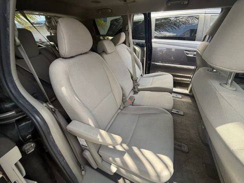 Used 2021 Kia Sedona LX FWD image 7