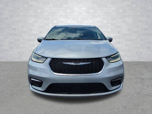 Used 2023 Chrysler Pacifica Touring-L FWD image 10