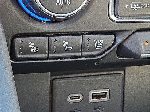 Used 2021 Chevrolet Tahoe Premier w/ Premium Package image 22