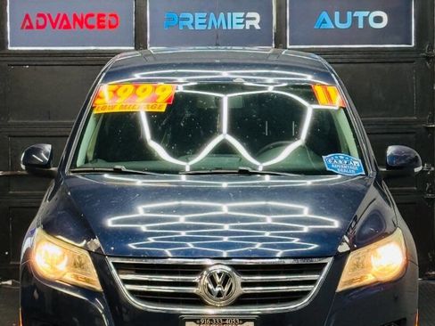 Used 2011 Volkswagen Tiguan SE FWD image 5