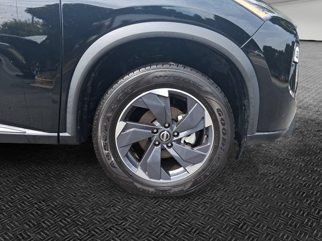Used 2025 Nissan Rogue SV FWD image 11