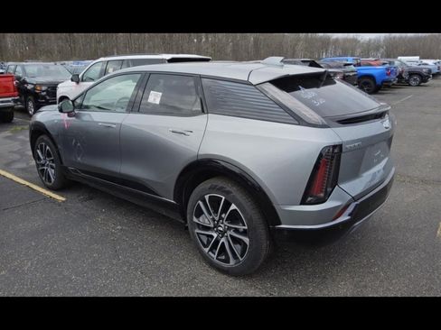 Used 2025 Cadillac Optiq Sport 2 w/ LPO, Floor Liner Package AWD/4WD image 2