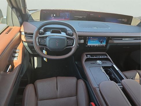 New 2025 Lincoln Navigator L Reserve image 12