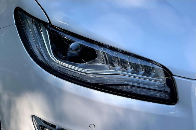 Used 2018 Lincoln MKZ Reserve w/ Technology Package FWD image 30