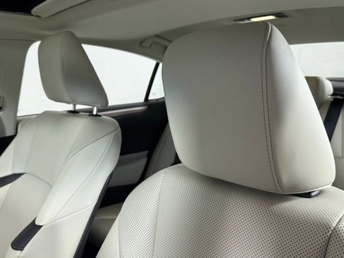 Used 2025 Lexus ES 300h w/ Premium Package image 17