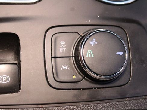 Used 2021 Chevrolet Traverse LT image 30