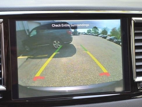 Used 2023 Chrysler Pacifica Touring-L FWD image 29