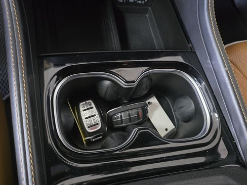 Used 2022 Chrysler Pacifica Pinnacle FWD image 25