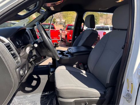 Used 2024 RAM 2500 Big Horn w/ Safety Group image 9