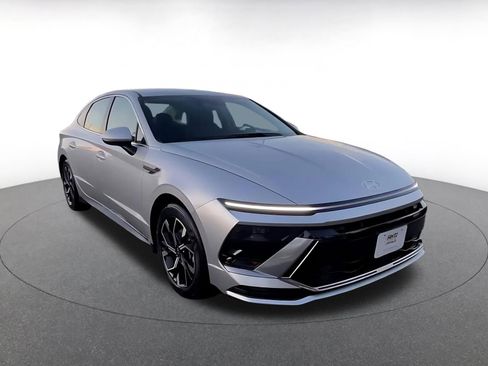 Used 2025 Hyundai Sonata SEL image 3