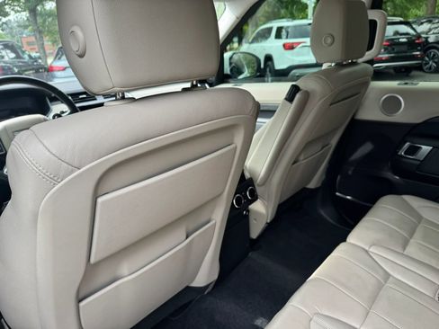 Used 2018 Land Rover Discovery HSE AWD/4WD image 18