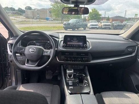 Used 2025 Nissan Rogue SV FWD image 29