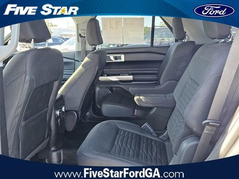 Used 2021 Ford Explorer XLT image 12