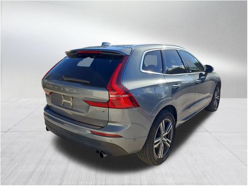 Used 2019 Volvo XC60 T8 Momentum w/ Premium Package image 4