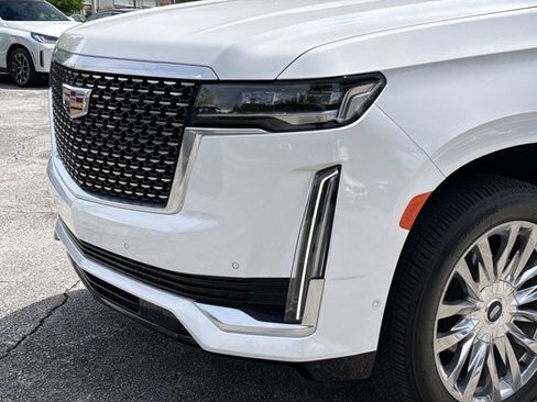 Used 2022 Cadillac Escalade ESV Premium Luxury AWD/4WD image 9