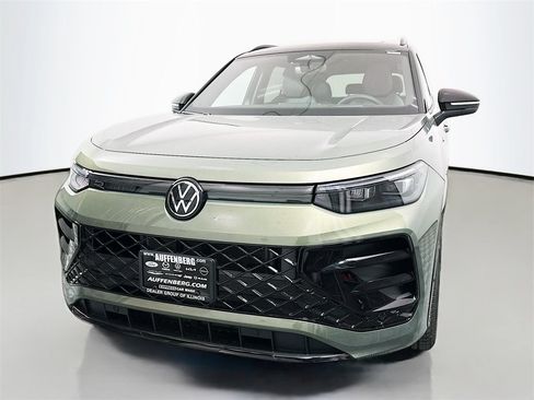 New 2026 Volkswagen Tiguan SE R-Line AWD/4WD image 3