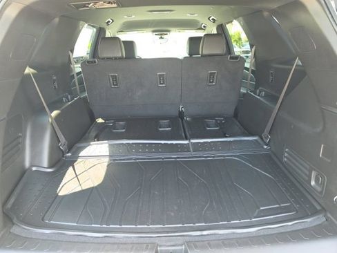 Used 2023 Chevrolet Traverse LT w/ LT Premium Package AWD/4WD image 26