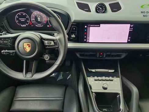 Used 2024 Porsche Cayenne Coupe AWD/4WD image 35