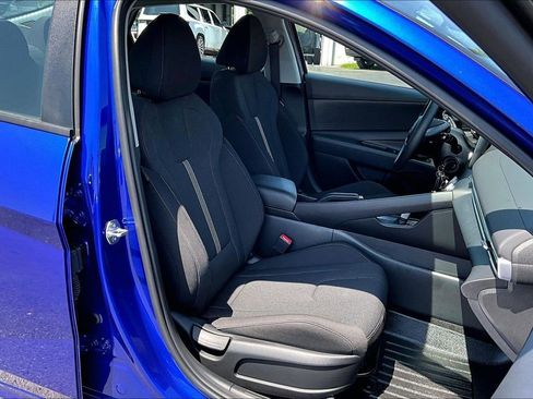 Used 2025 Hyundai Elantra SE FWD image 30
