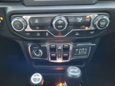 Used 2023 Jeep Wrangler Unlimited Sport image 18