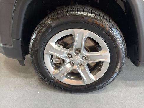 Used 2024 Jeep Compass Latitude AWD/4WD image 9